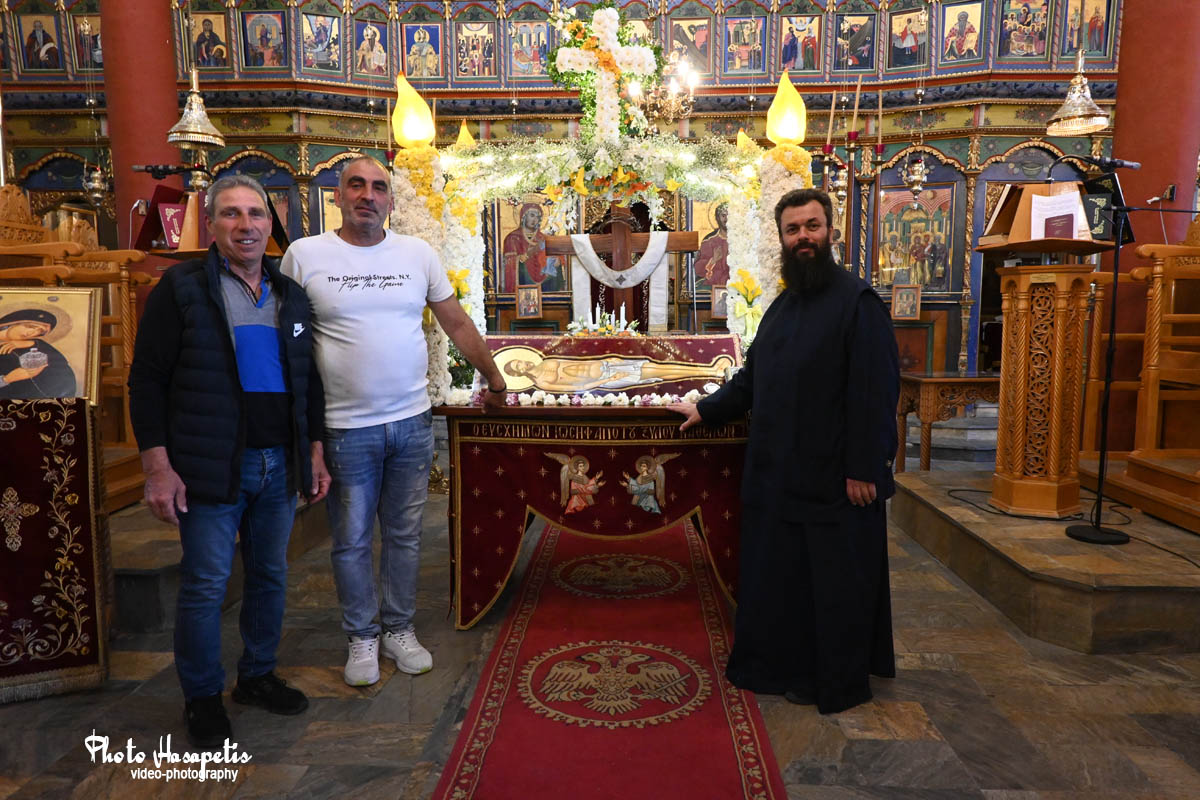 Οι Επιτάφιοι στους Ιερούς Ναούς στον Κολινδρό