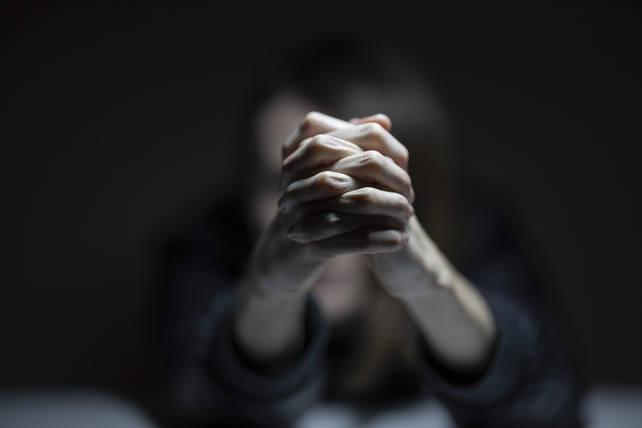 Πώς το χρόνιο άγχος «επαναπρογραμματίζει» τον εγκέφαλο και οδηγεί σε κατάθλιψη