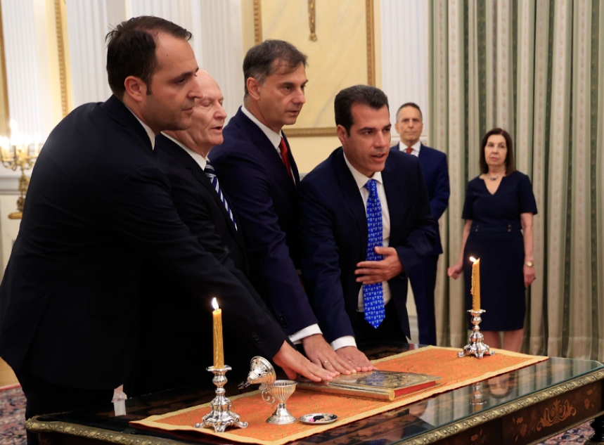 Ορκωμοσία για τρεις συν… έναν!