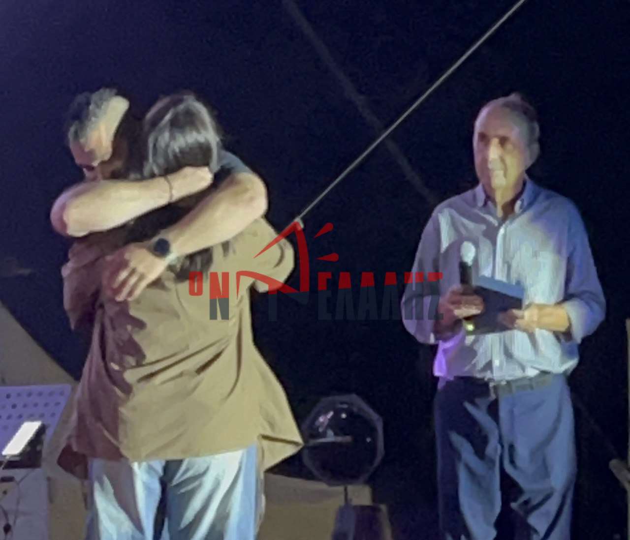 Ο Ατρόμητος Κατερίνης βράβευσε τη 16χρονη ηρωίδα, που έσωσε τον πατέρα της! (vid)