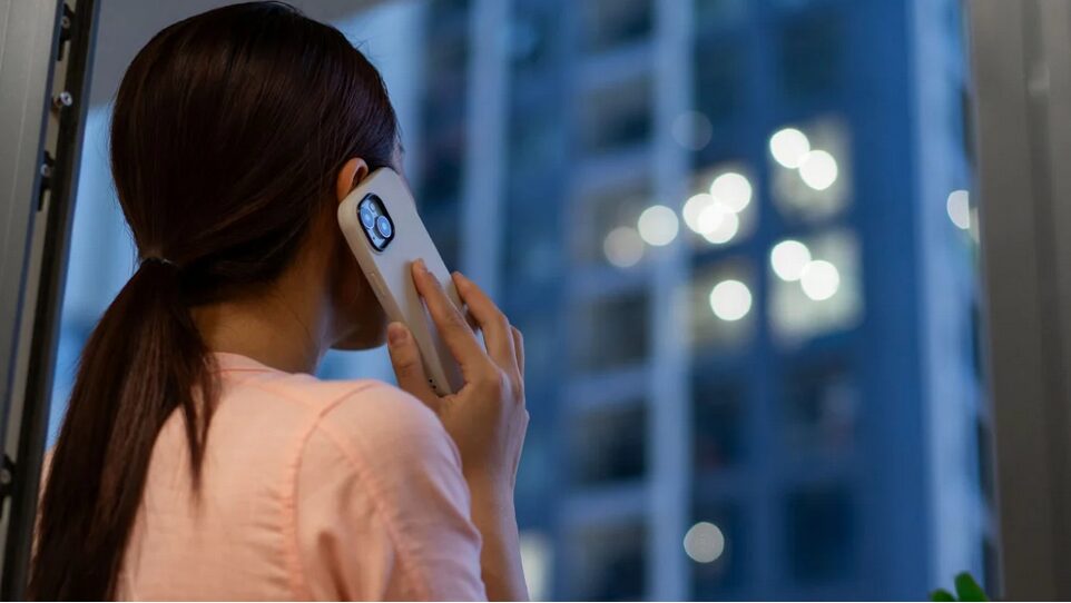 «Μαμά, είσαι εσύ;»… H φωνή σου δεν είναι πια ασφαλής