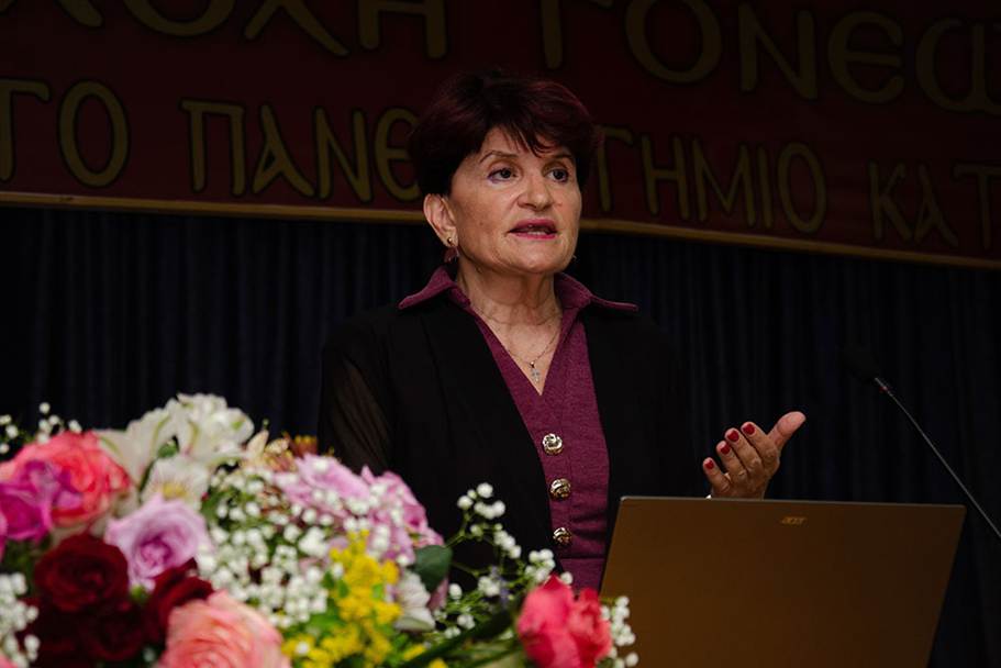 Μαρία Γκόσμα στη Σχολή Γονέων: Το αρσενικό διεκδικεί αλλά το θηλυκό επιλέγει