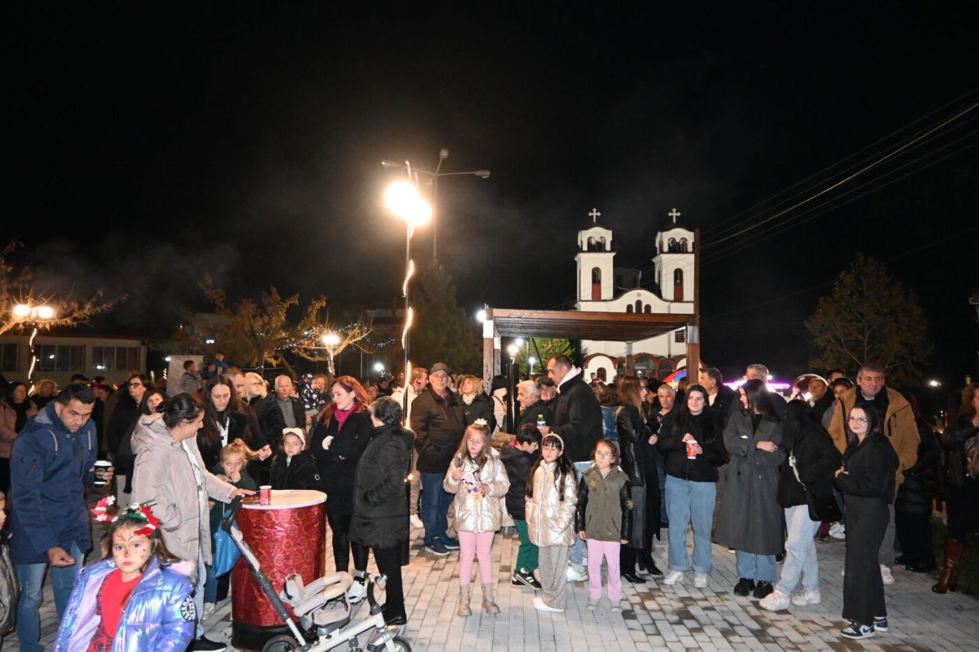 Π. Κεραμίδι: Το Χριστουγεννιάτικο δέντρο φωτίζει το χωριό!