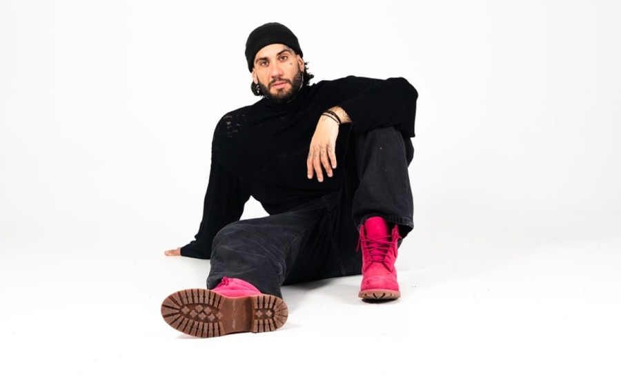 Ο Mente Fuerte παρουσιάζει το νέο του hit – «Συμπαντικό»